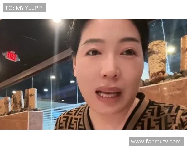 国足球星妻子低调现身引热议展现温柔力量与家庭背后支持