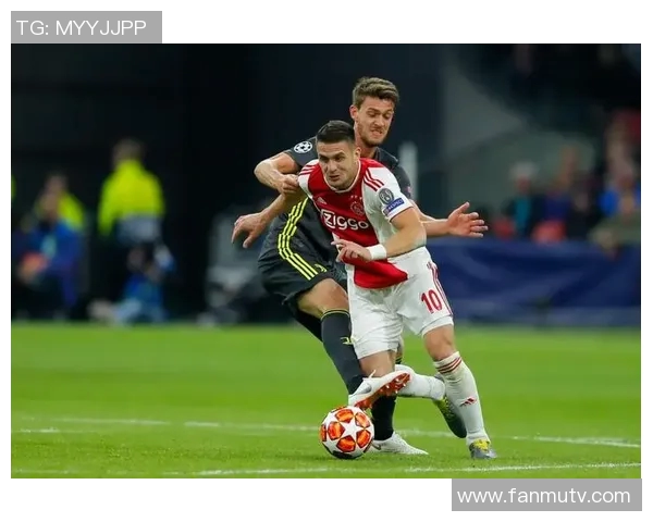 足球星蝴蝶的传奇故事与绿茵场上闪耀的非凡人生轨迹 足球星蝴蝶的传奇故事与绿茵场上闪耀的非凡人生轨迹